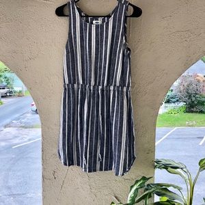 Old Navy Linen Dress - TRENDING